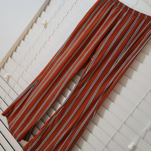 Lines Flared Pants - Picture 2 of 3